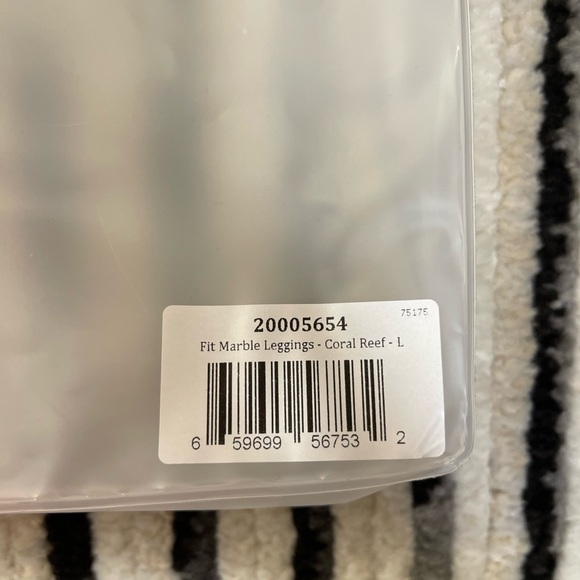 Bombshell Sportswear fit marble leggings in coral reef size LARGE NWT - Picture 3 of 9